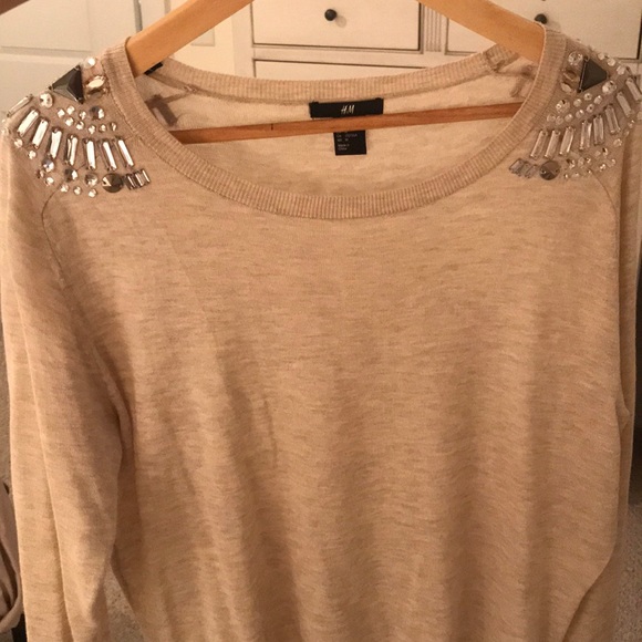 Cloud-soft shirt with shoulder detailing 🤩 - Picture 4 of 5